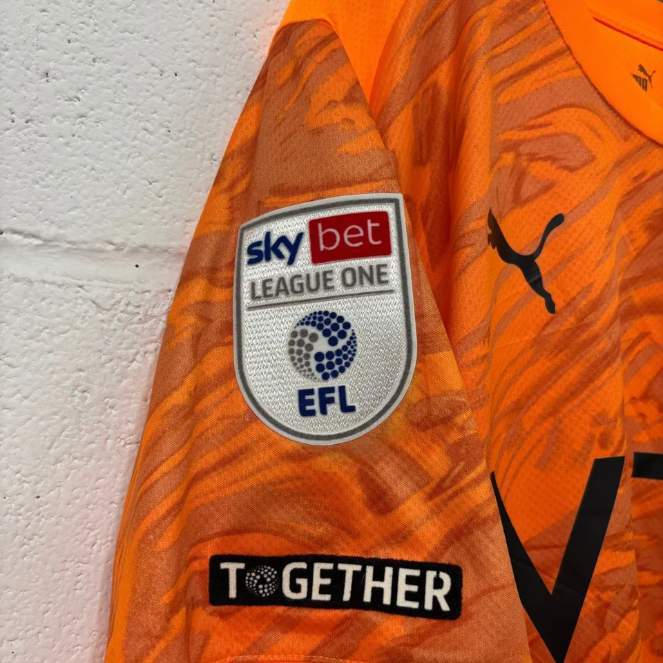 STOCKPORT COUNTY F.C LEAGUE ONE MATCH WORN THIRD SHIRT IN ORANGE - UK L / MAX METCALFE #25