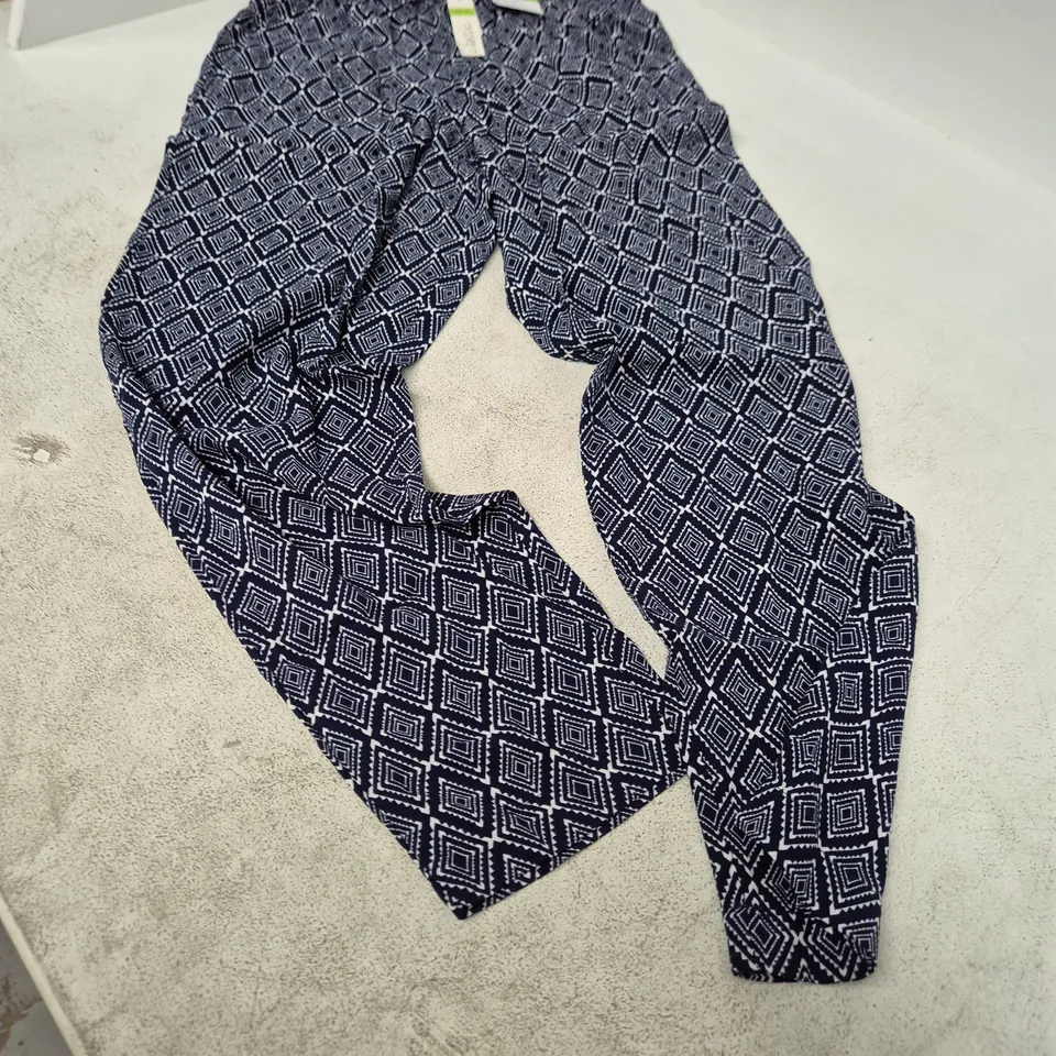 Aztec Print Trousers – UK 12, 21in leg length (Classic)