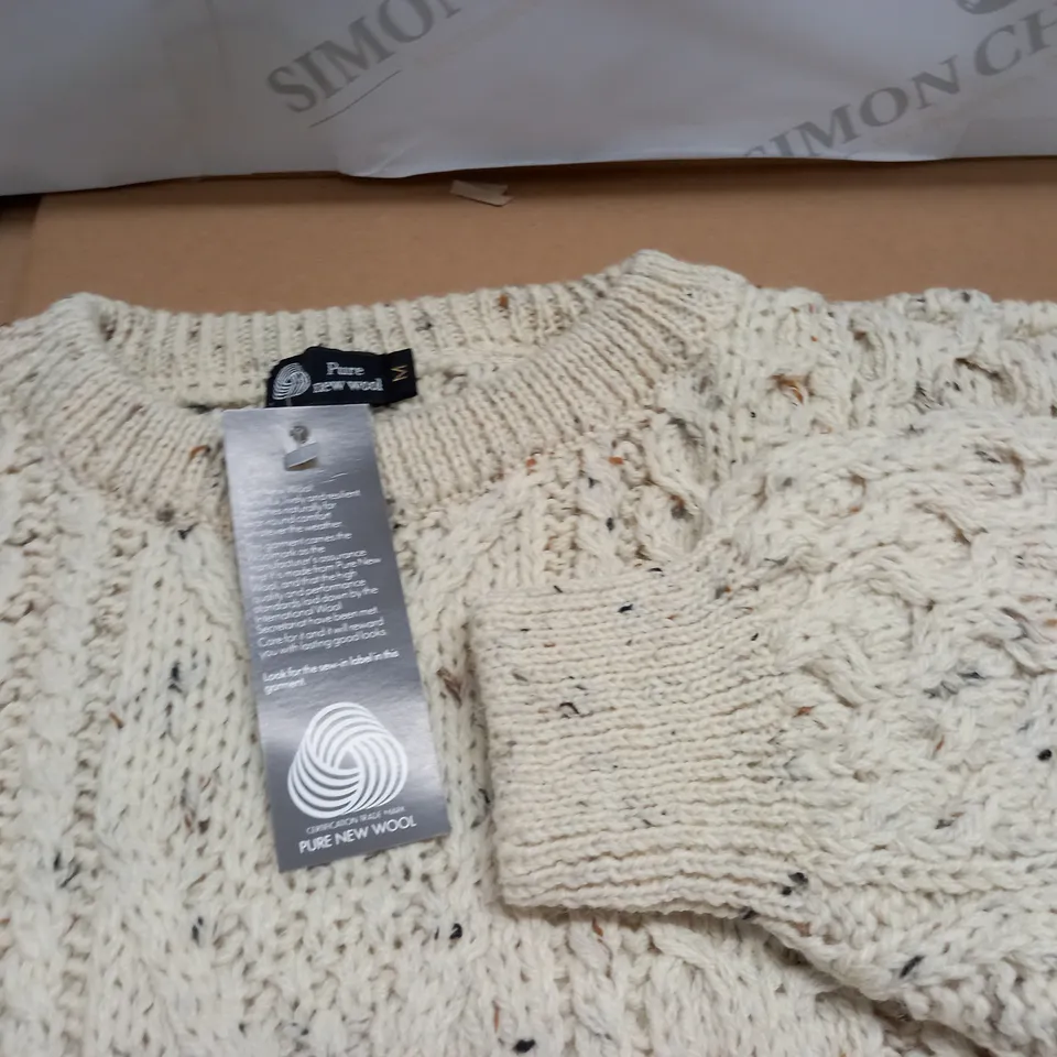 LOT OF 10 AS NEW PURE NEW WOOL KNITTED CREW JUMPERS IN ECRU - ALL M