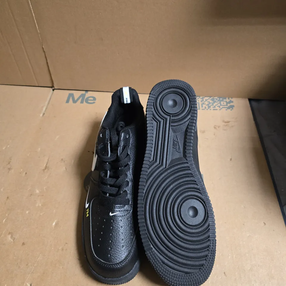 NIKE AIR LOW BLACK LEATHER SNEAKER – UK SIZE 9