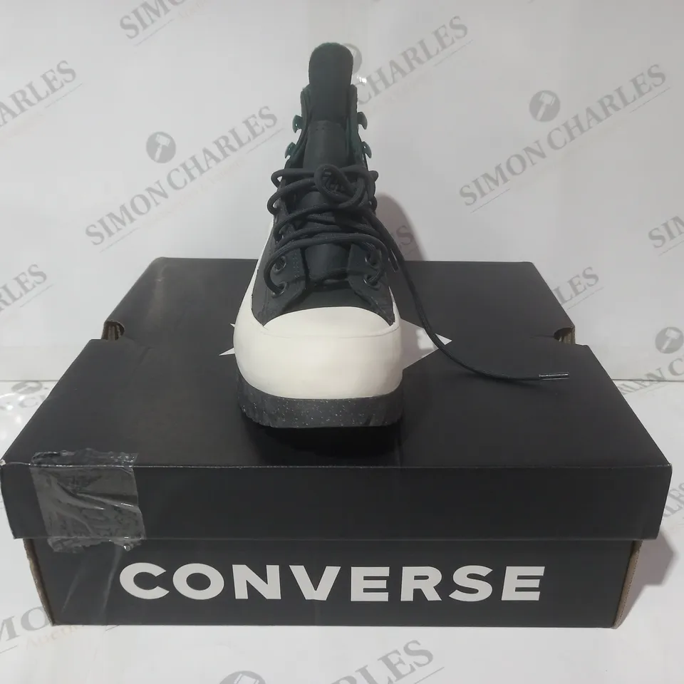 BOXED PAIR OF CONVERSE LUGGED 2.0 CC HI TOP SHOES IN SECRET PINE/DRAGON SCALE UK SIZE 5