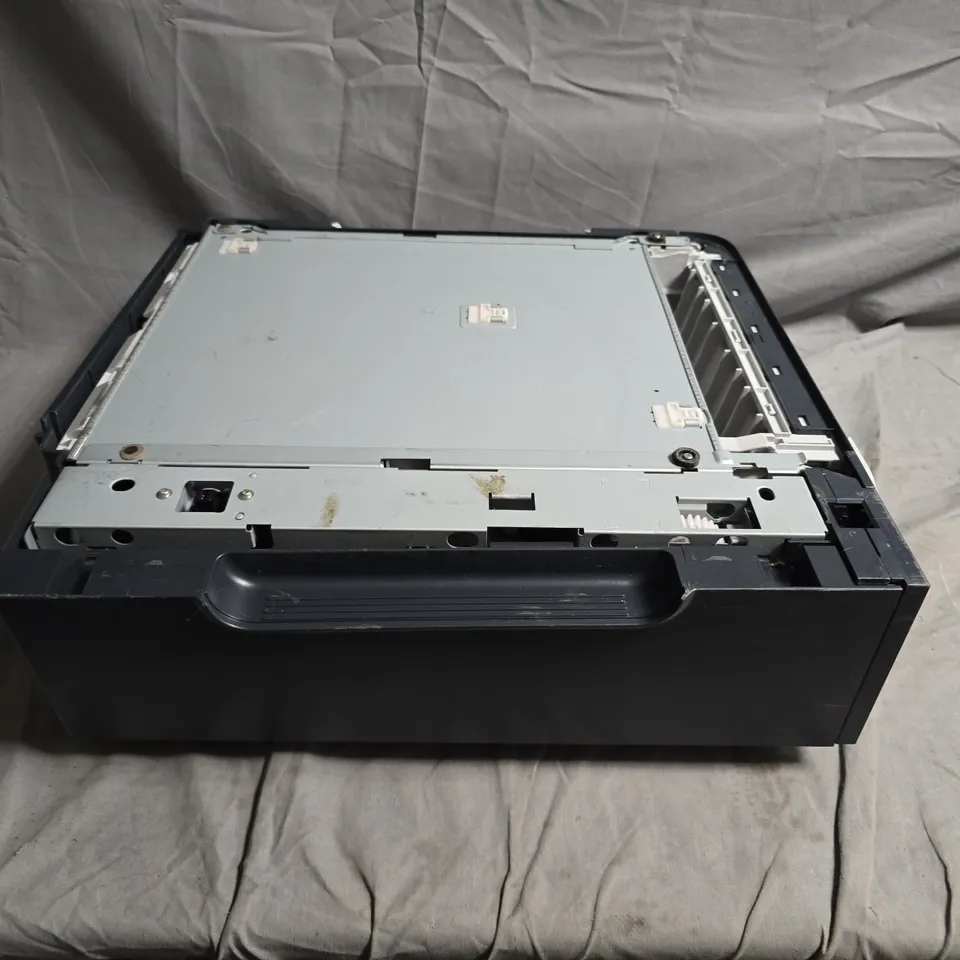 INTERNAL 5.25-INCH DRIVE BAY ASSEMBLY – PC COMPONENT