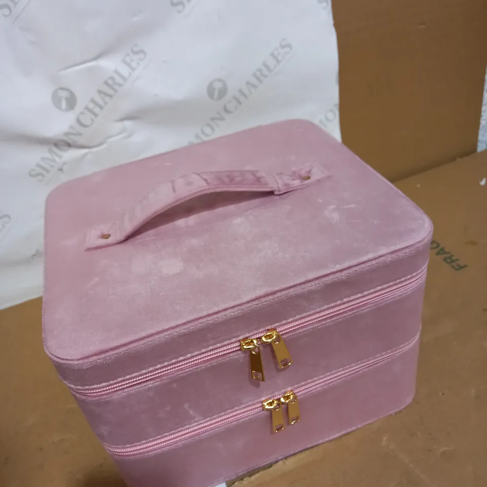 OUTLET BUNDLEBERRY BY AMANDA HOLDEN VANITY STORAGE CASE