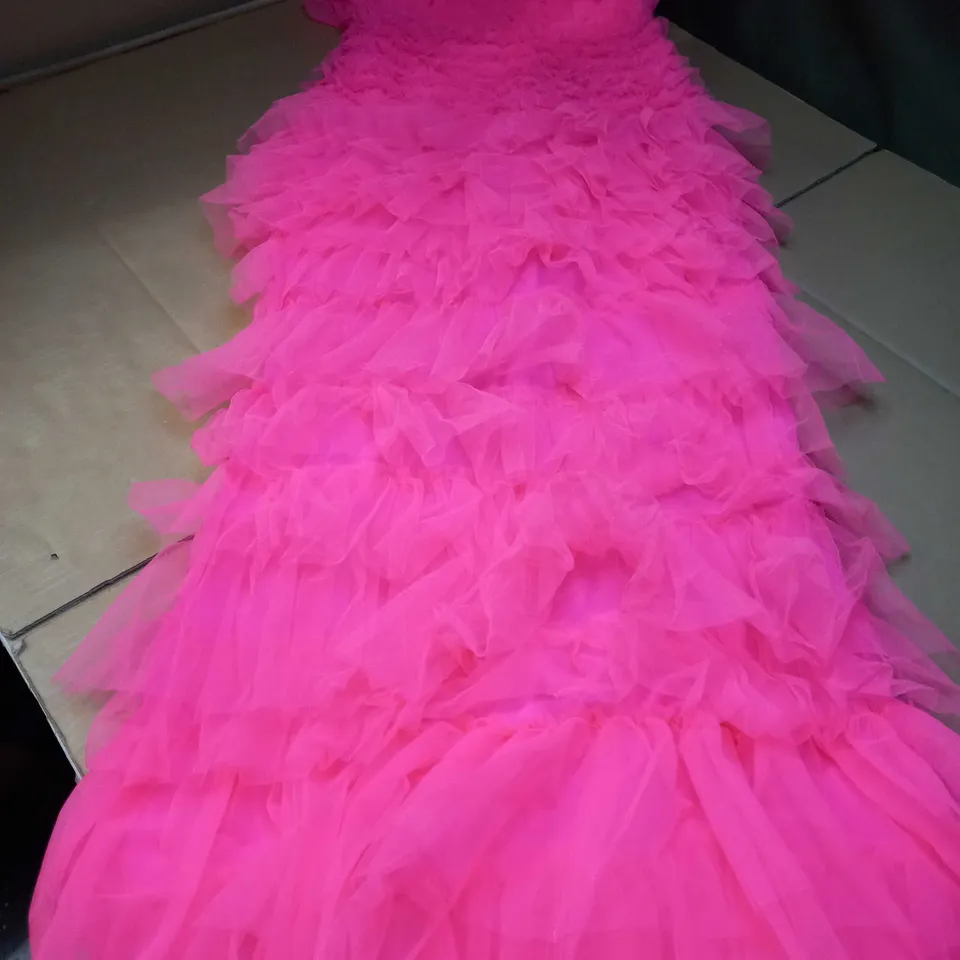 DESIGNER NEON PINK/NET DETAILED STATEMENT OCCASION MAXI DRESS - MEDIUM
