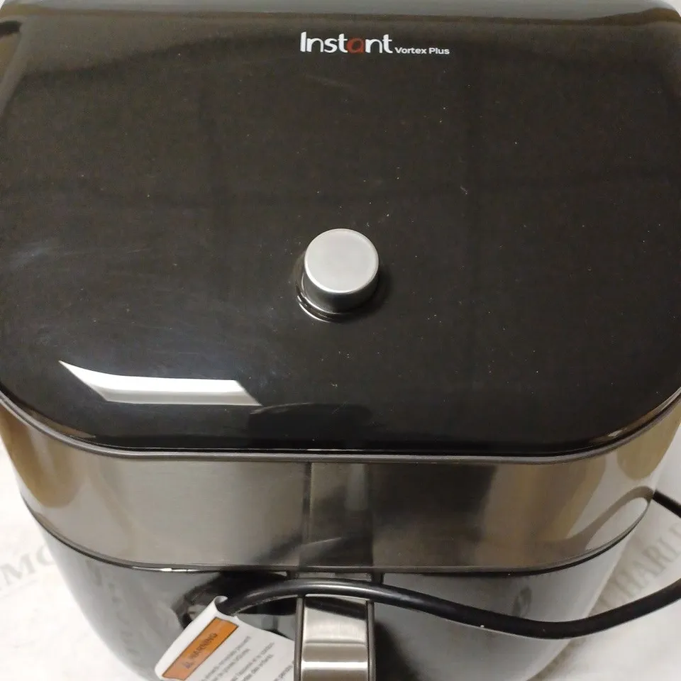 INSTANT VORTEX PLUS WITH CLEARCOOK DIGITAL HEALTH AIR FRYER
