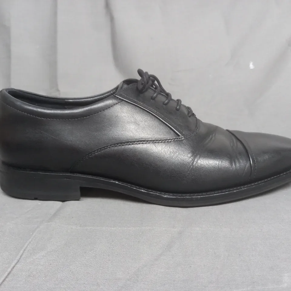 BOXED PAIR OF ECCO MENS SHOES IN BLACK EU SIZE 46