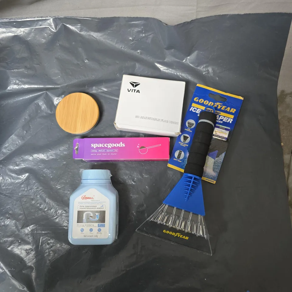 APPROXIMATELY 15 ASSORTED HOUSEHOLD ITEMS TO INCLUDE ICE SCRAPER, PIPE DREDGING KIT, FLAG HINGE, MASON JAR LIDS