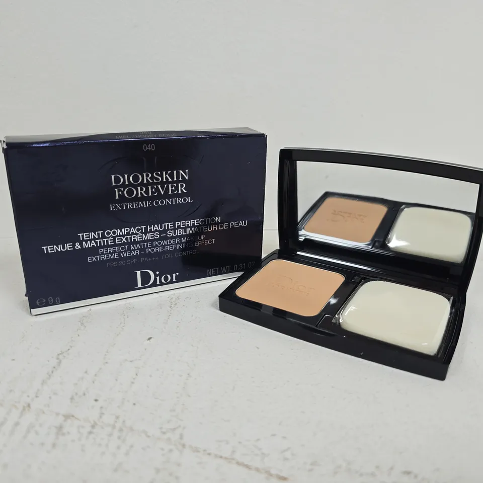 BOXED DIOR CHRISTIAN LADIES DIORSKIN FOREVER # 040 HONEY BEIGE POWDER FOUNDATION (9G)