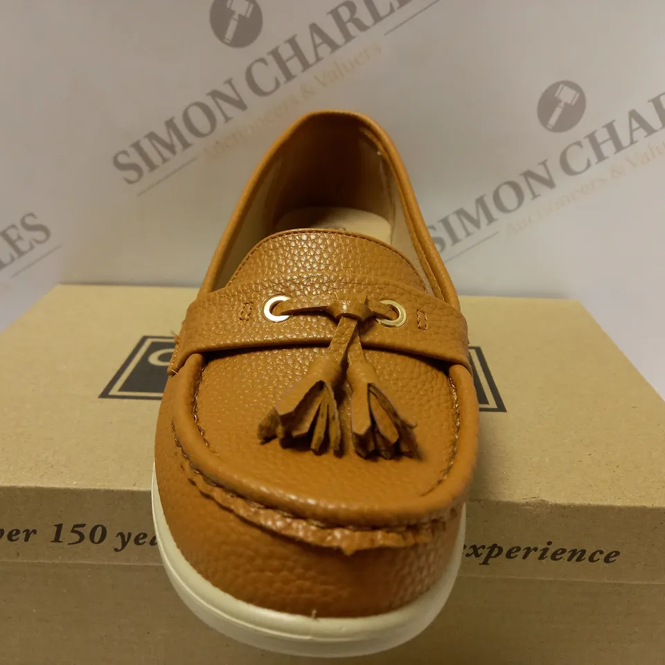 BOXED CUSHION WALK TASSLE LOAFERS, TAN - SIZE 7