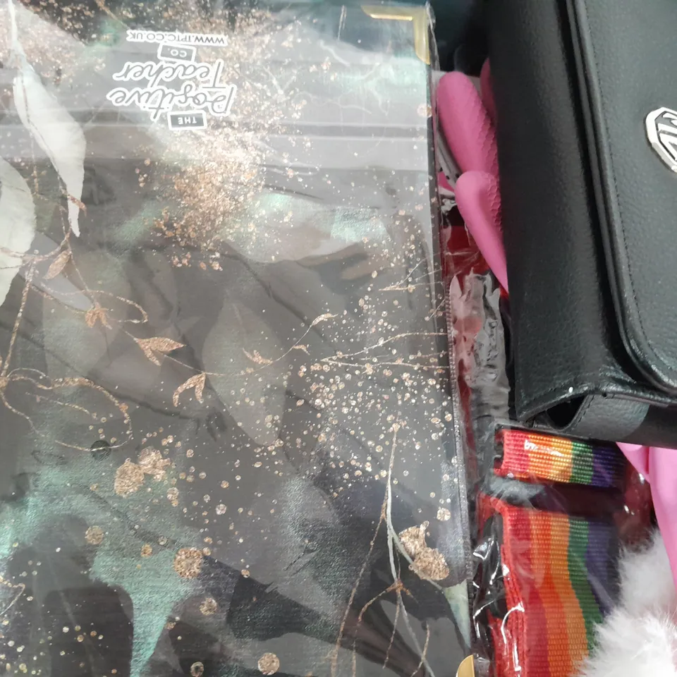 BOX OF APPROX 10 ASSORTED ITEMS TO INCLUDE - TRAVEL LUGGAGE STRAP - ELETRONIC HAND WARMER - MG LEATHER CASE ECT