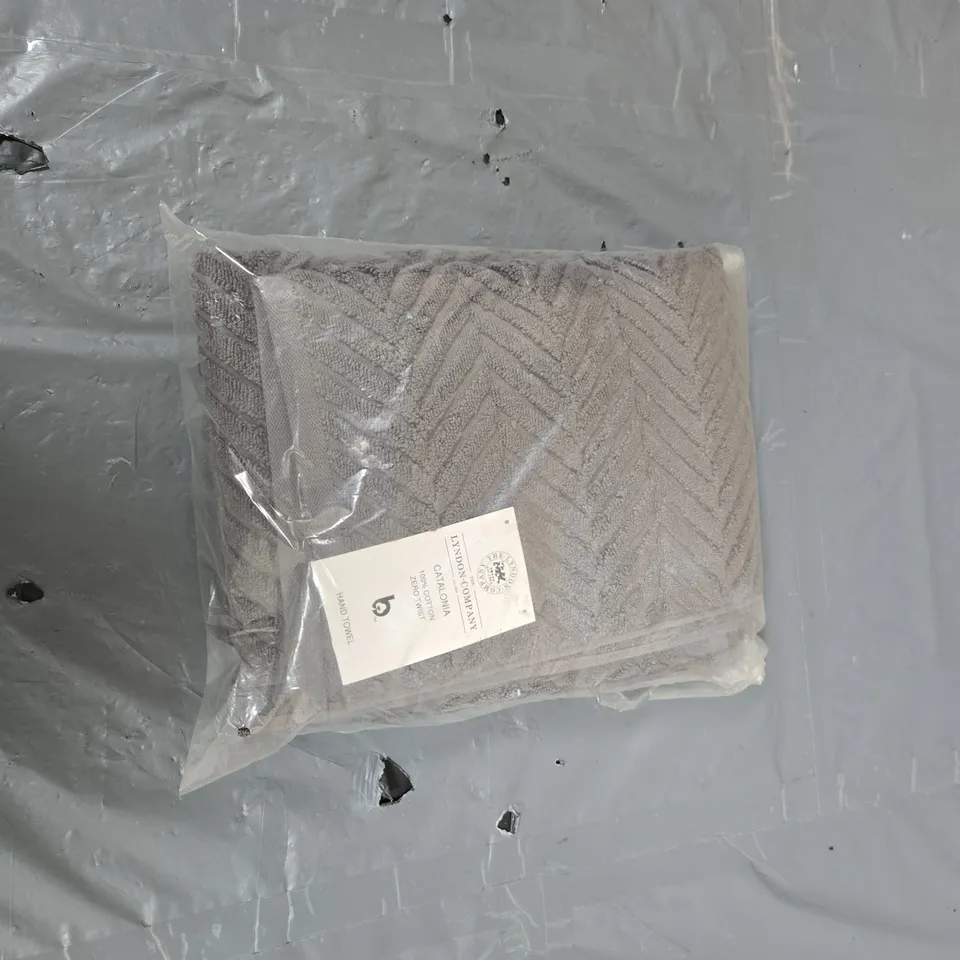 CHEVRON PATTERN BATH TEXTILE IN SEALED PLASTIC BAG. LYNDON COMPANY