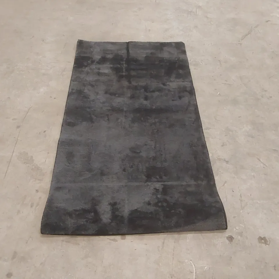 QUALITY DESIGNER AREA RUG - APPROXIMATELY 150 x 80cm