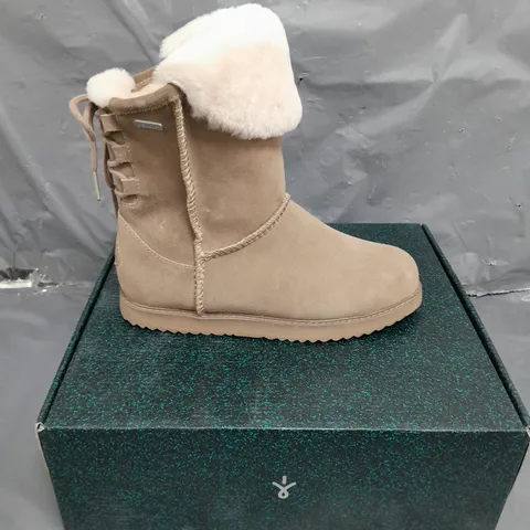 BOXED PAIR OF EMU AUSTRALIA BOOTS IN MUSHROOM SIZE 6