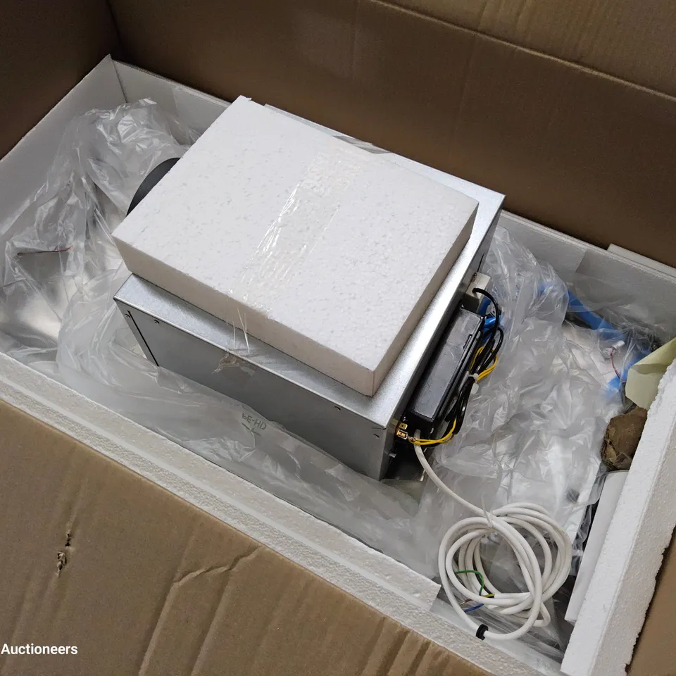 BOXED AIRONE SLIMLINE 900mm CLASSIC CEILING EXTRACTOR WITH LED LIGHTING