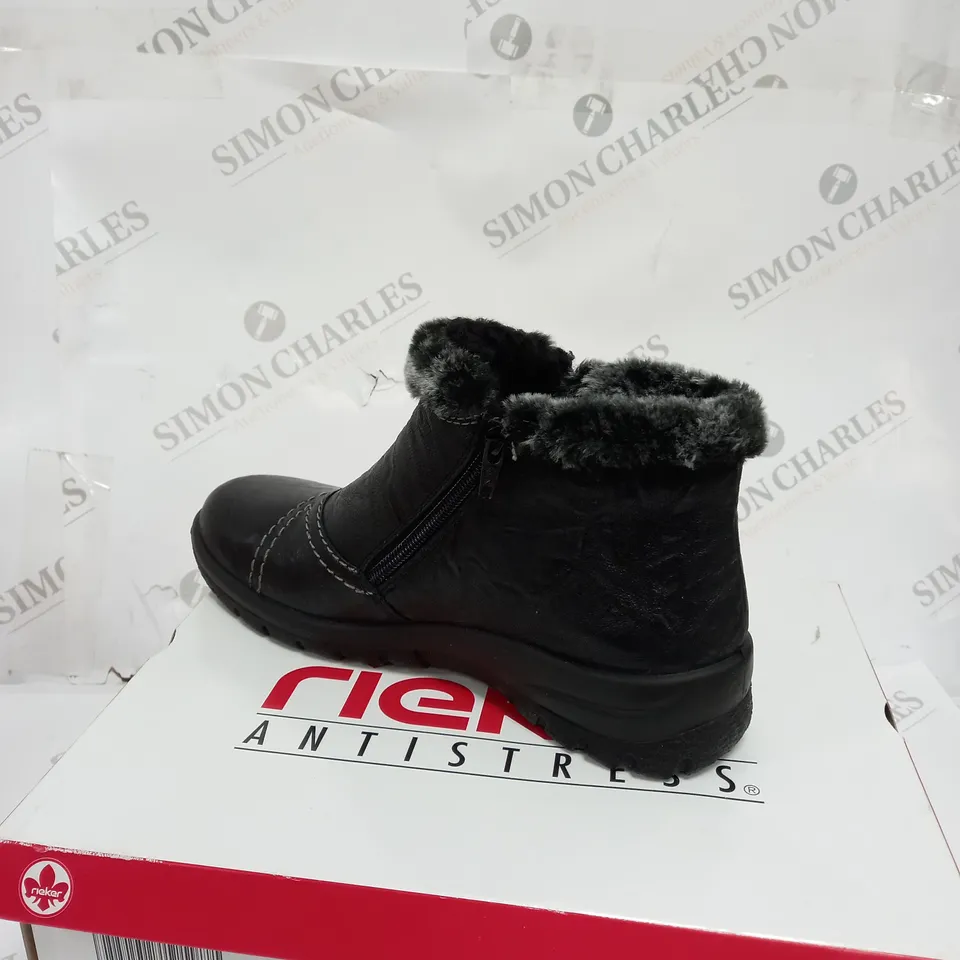 BOXED PAIR OF RIEKER SHOES SIZE EUR 40