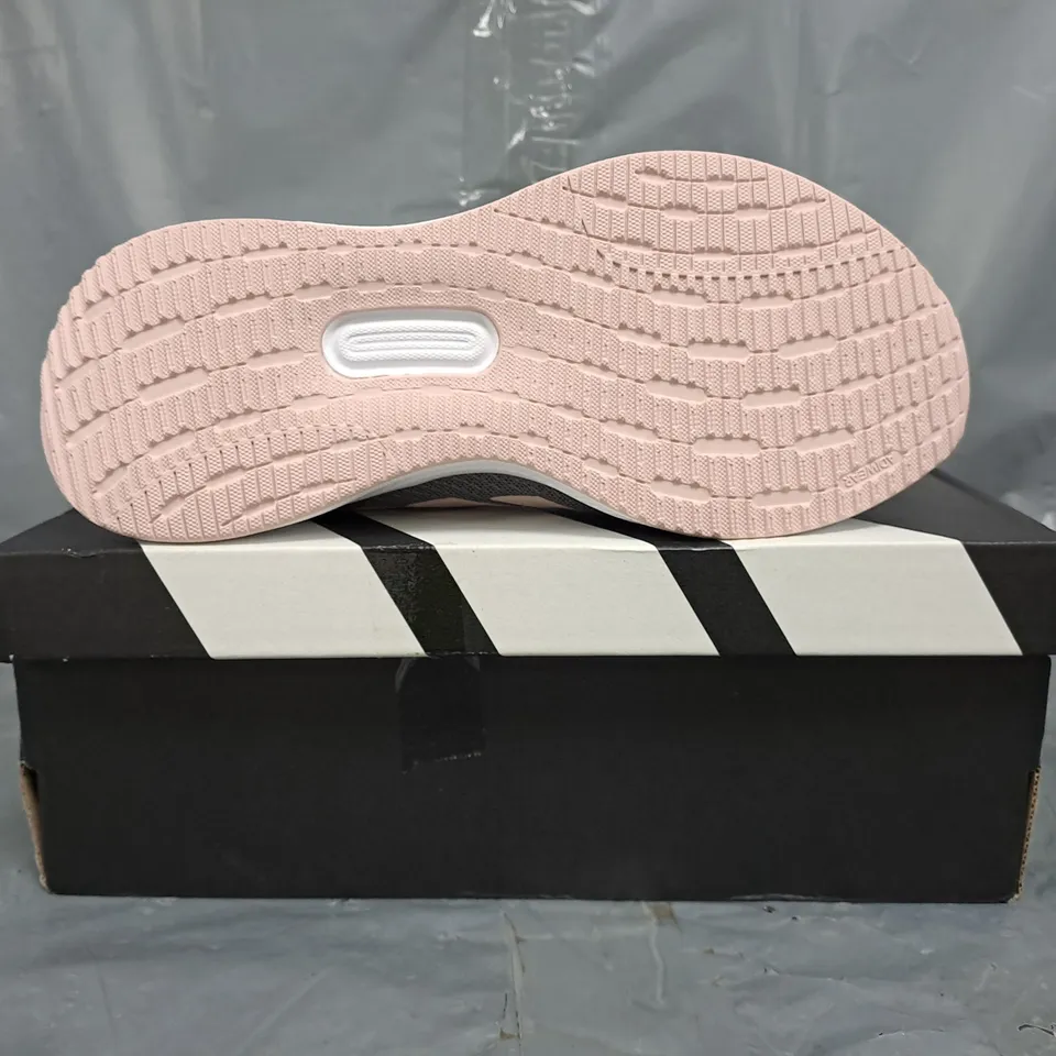 BOXED PAIR OF ADIDAS WOMEN'S RUNFALCON 5 SHOES IN GREY/PALE PINK SIZE UK 3.5