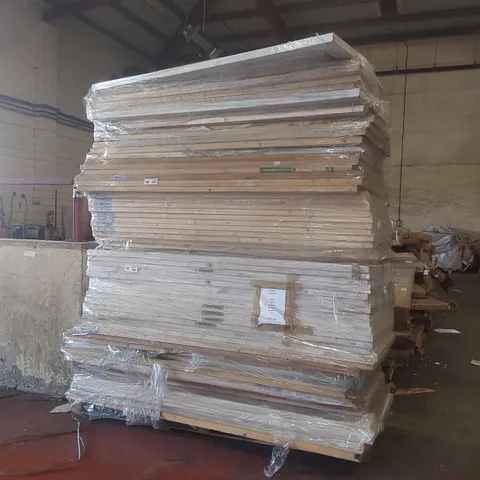 PALLET CONTAINING A VERY LARGE QUANTITY OF INTERNAL WOODEN DOORS 