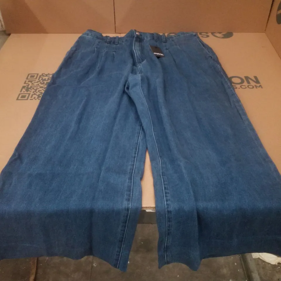 BOX CONTAINING APPROXIMATELY 15 BRAND NEW SIMPLY BE MID BLUE WIDE LEG TROUSERS - SIZE 20R
