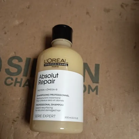 APPROXIMATELY 20 ASSORTED COSMETIC ITEMS INCLUDING L'OREAL ABSOLUT REPAIR , DIPROSAL LOTION AND BONDI SANDS TANNING FACE MIST 