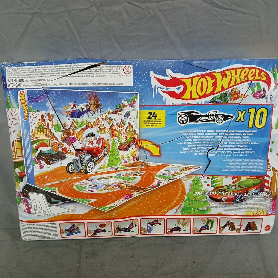 Hot Wheels Advent Calendar – 24 Days, 10 Cars + 23 Accessories