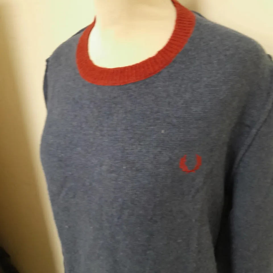 FRED PERRY KNITTED JUMPER SIZE M