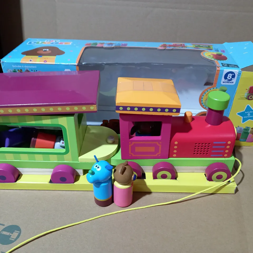 HEY DUGGEE WOODEN LIGHT AND SOUND TRAIN RRP £26.99