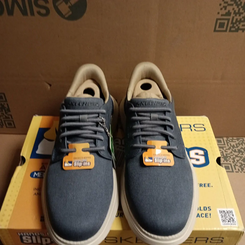 BOXED PAIR OF SKECHERS SLIP-INS NAVY DENIM TRAINERS – UK SIZE 8.5