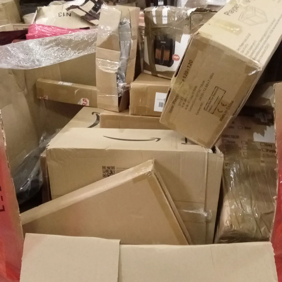PALLET OF ASSORTED HOUSEHOLD GOODS AND PRODUCTS TO INCLUDE; PRAM, BLENDER, FOLDING PLAY MAT ETC