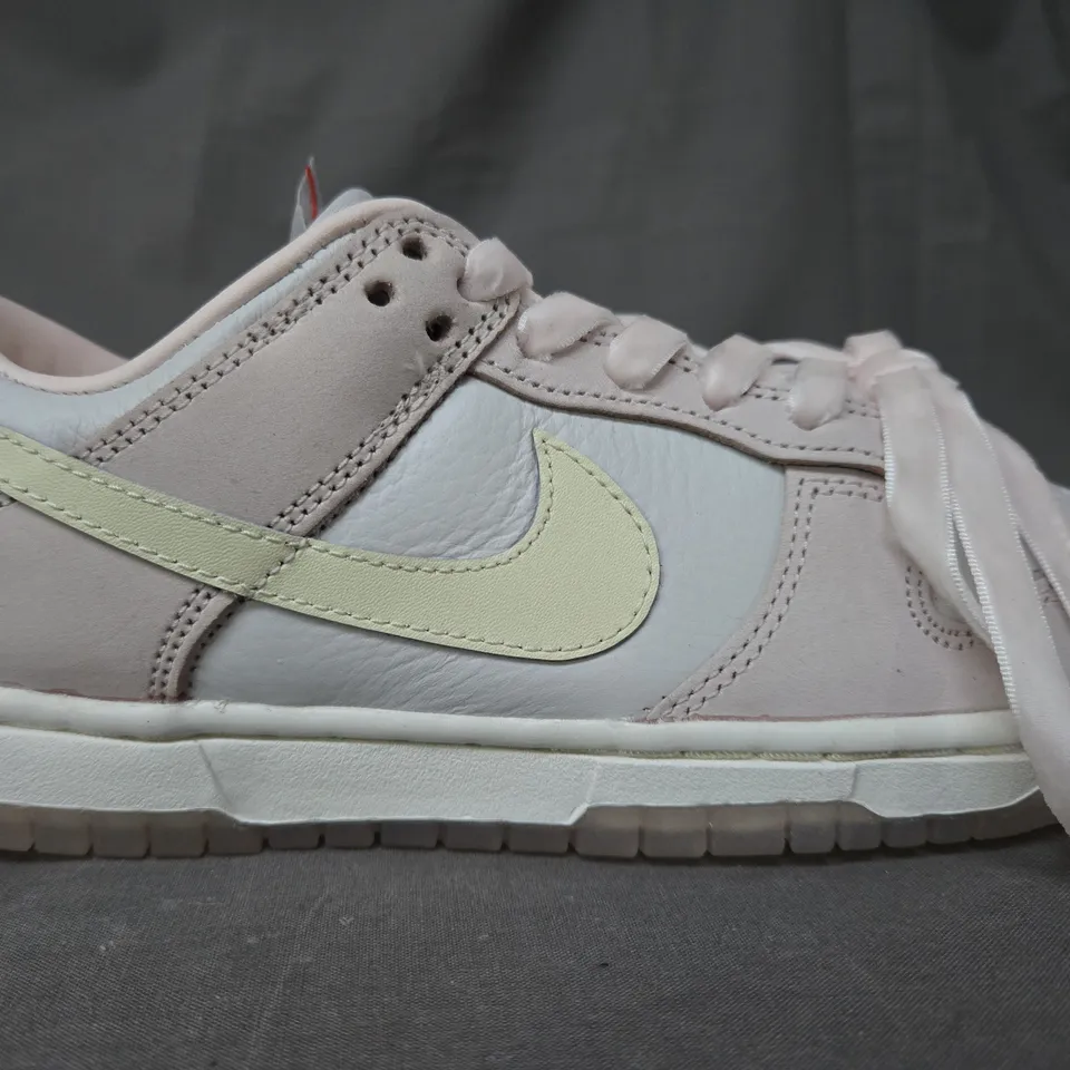 PAIR OF NIKE SHOES IN WHITE/PALE PINK/CREAM UK SIZE 3