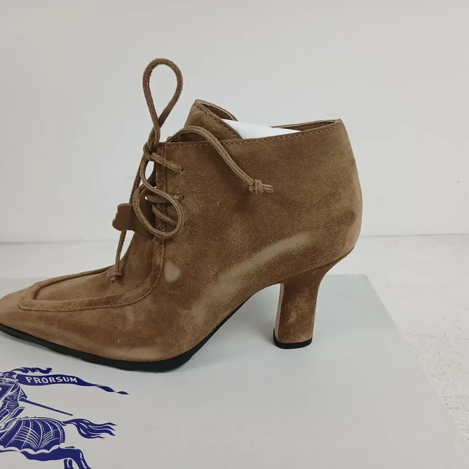 BURBERRY WOMEN'S SUEDE LACE-UP ANKLE BOOTS – UK 6 (EU 39), JUTE