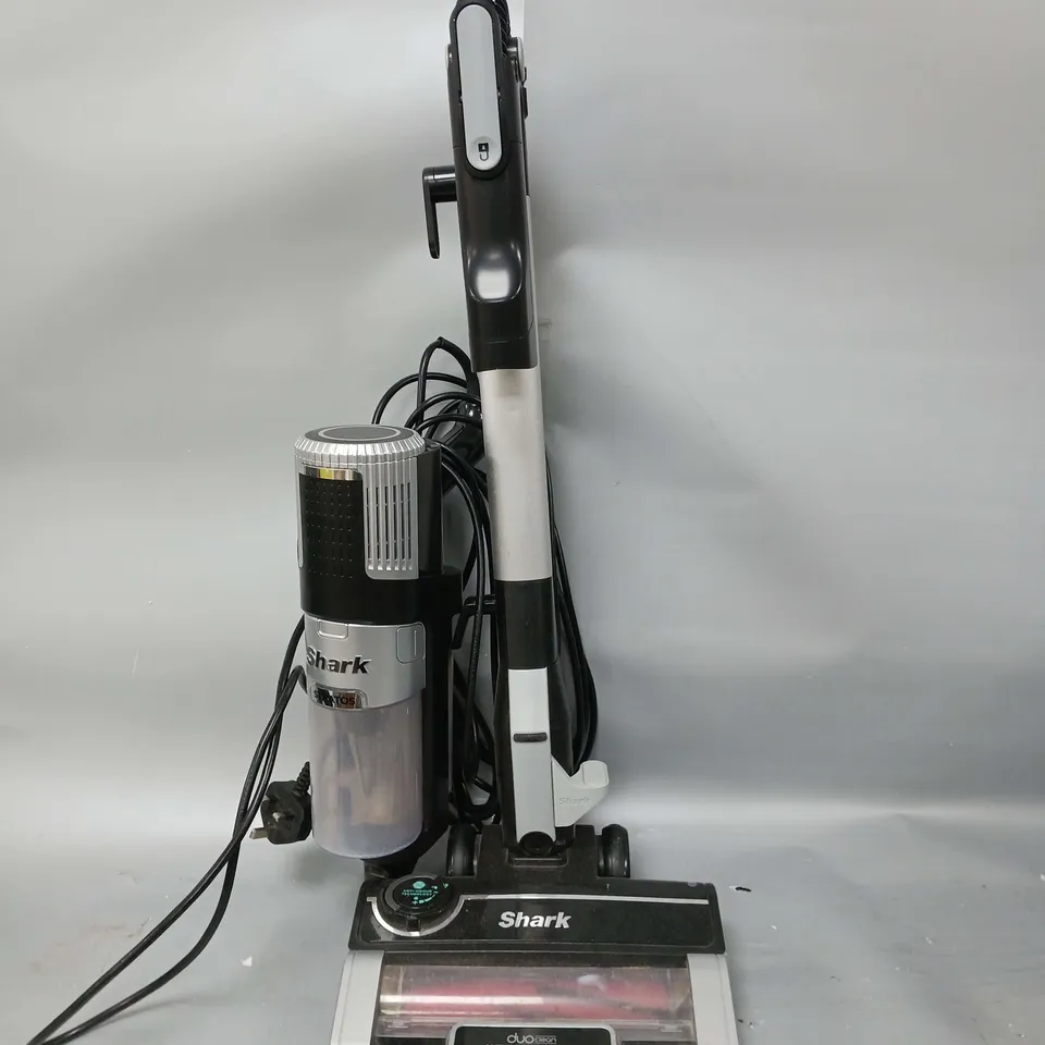 SHARK STRATOS ANTI HAIR WRAP PET PRO VACUUM CLEANER HZ3000UKT