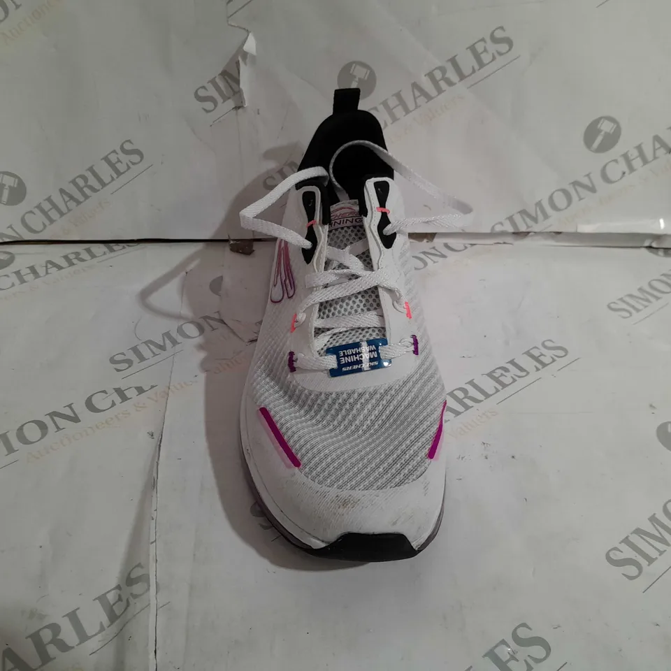 SKETCHERS 2.0 TRAINER - SIZE 7
