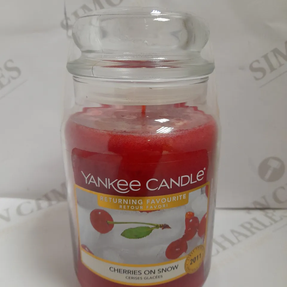 YANKEE CANDLE CHERRY ON SNOW SCENTED CANDLE