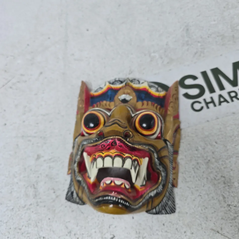 BOX OF APPROXIMATELY 15 ASSORTED ITEMS TO INCLUDE: WOODEN MASK 