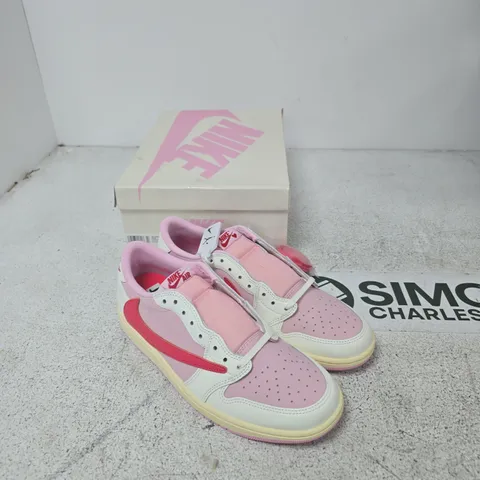 NIKE AIR JORDAN 1 LOW OG SP β PINK/WHITE, US 10.5 (UK 9.5)