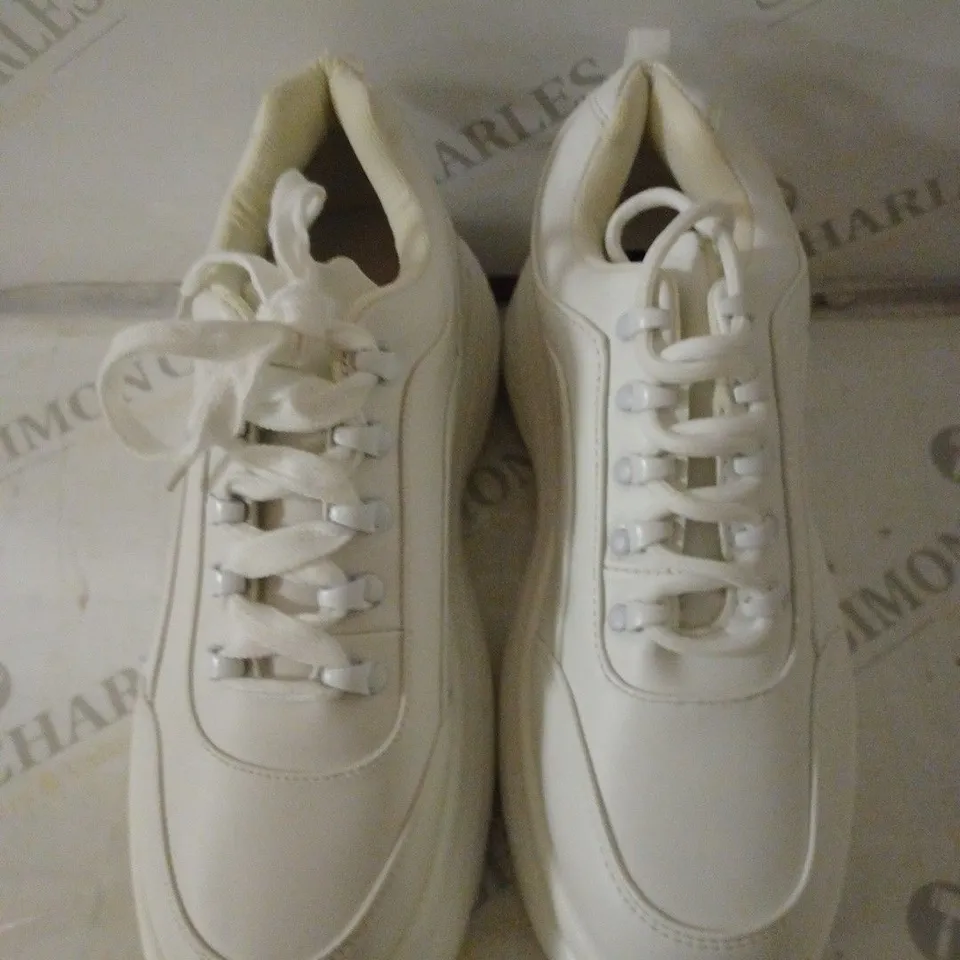 PAIR OF KOI WOMEN'S JENNIE STRIKER CHUNKY BUBBLE TRAINERS SIZE 6