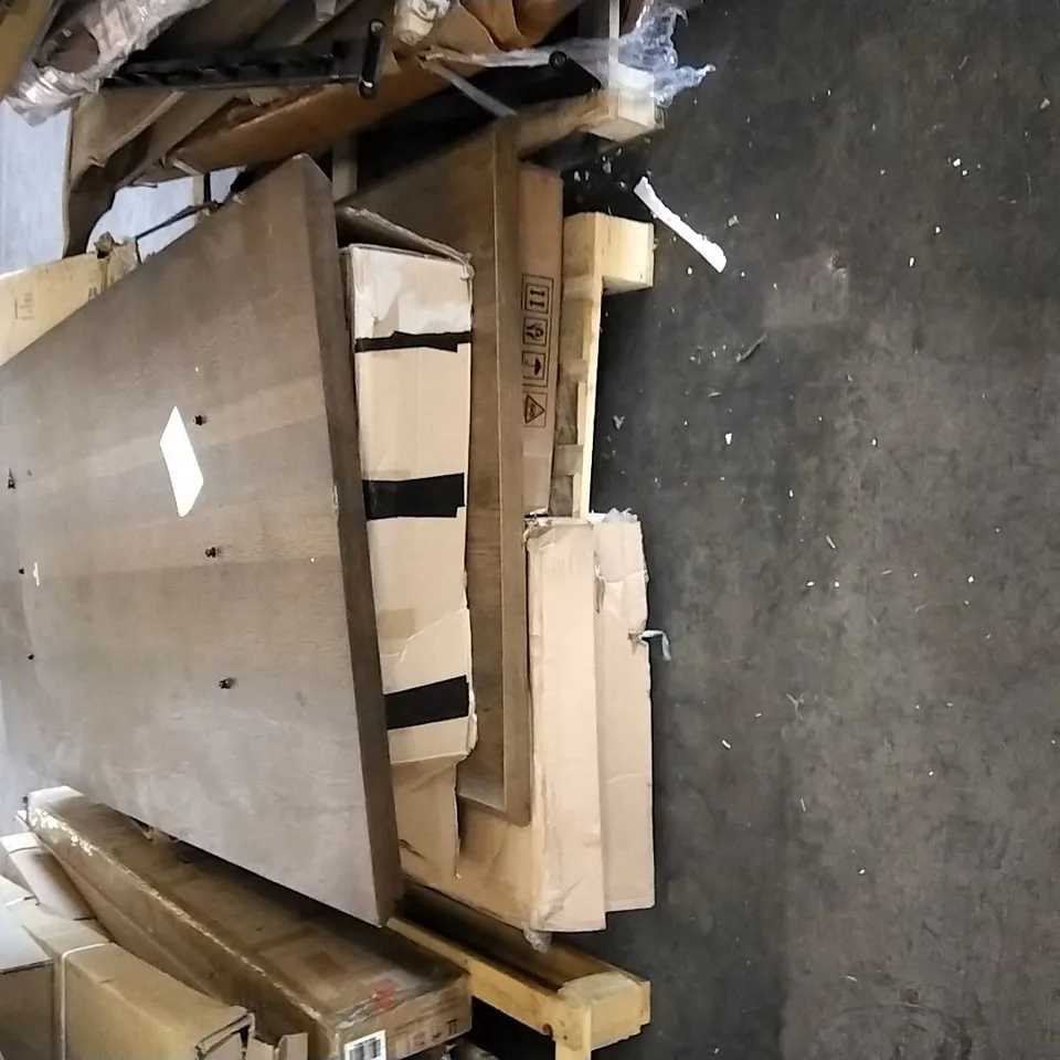 PALLET OF ASSORTED BOXED FURNITURE INCLUDING , DINING TABLE TOP , EXTENDING DINING TABLE , BOXED FURNITURE PARTS 