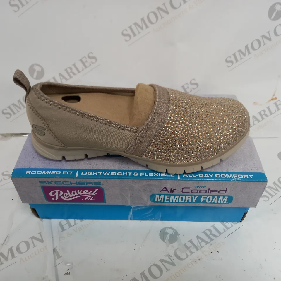 SKECHERS SHIMMER SHOW SHOES SIZE 3