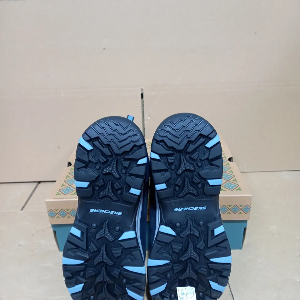 SKETCHERS MEMORY FOAM WATERPROOF BOOT NAVY UK SIZE 8