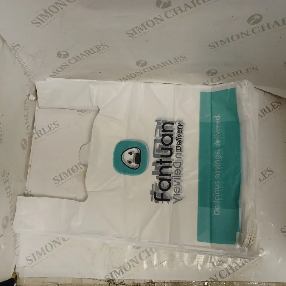 BOX OF APPROX 15 BUNDLES OF PLASTIC BAGS - EACH BUNDLE HAS AN UNSPECIFIED AMOUNT OF BAGS. 