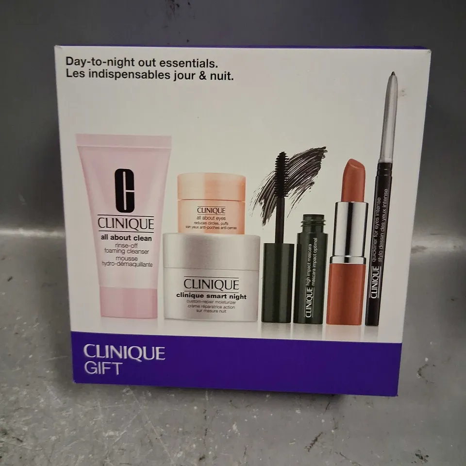 BOXED CLINIQUE DAY TO NIGHT OUT ESSENTIALS GIFT SET