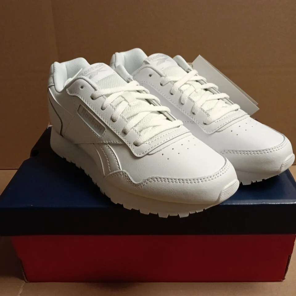 BOXED PAIR OF REEBOK ROYAL GLIDE RUNNING SHOES – WHITE, UK 3.5