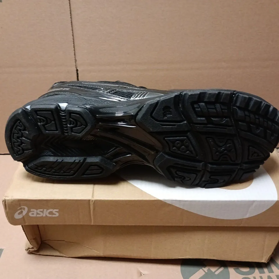BOXED PAIR OF ASICS GEL KAYANO TRAINERS IN BLACK - UK 10