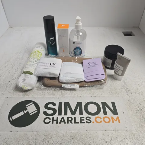 APPROXIMATELY 15 ASSORTED HEALTH & BEAUTY PRODUCTS TO INCLUDE THE ORDINARY NATURAL MOISTURISING FACTORS, DAVINES ALCHEMIC CONDITIONER, DR.C.TUNA SUN BRONZING OIL, ETC - COLLECTION ONLY