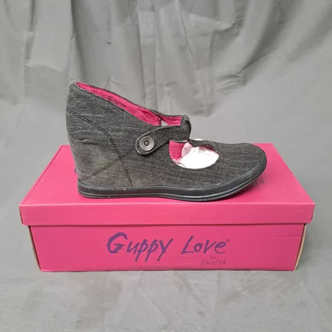 CAGE OF APPROXIMATELY 40 PAIRS OF WEDGE SHOES IN BLACK AND VARIOUS SIZES - COLLECTION ONLY