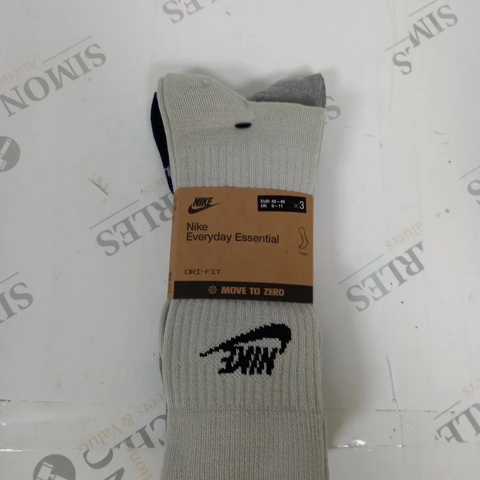 NIKE EVERYDAY ESSENTIAL DRI-FIT SIZE 8-11 - PACK OF 3