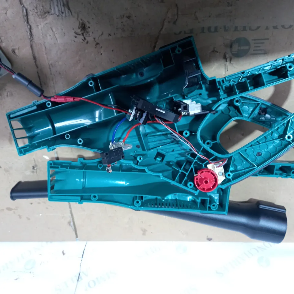 LOT OF 2 ASSORTED ELECTRICAL ITEMS TO INCLUDE BOSCH ALB 36 LI LEAF BLOWER AND ASTRO AMALFI 315 LIGHT