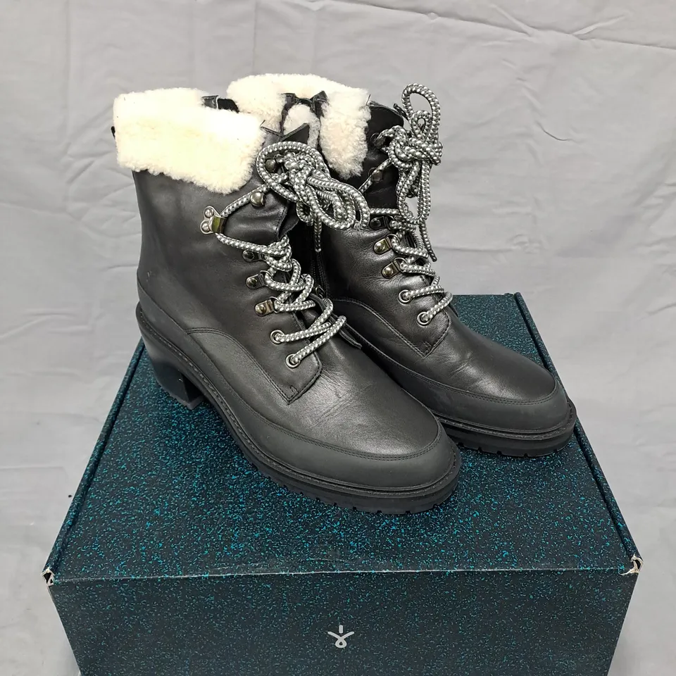 WOMEN'S LEATHER WINTER BOOT WITH SHEARLING LINING – GREY/BLACK - 9