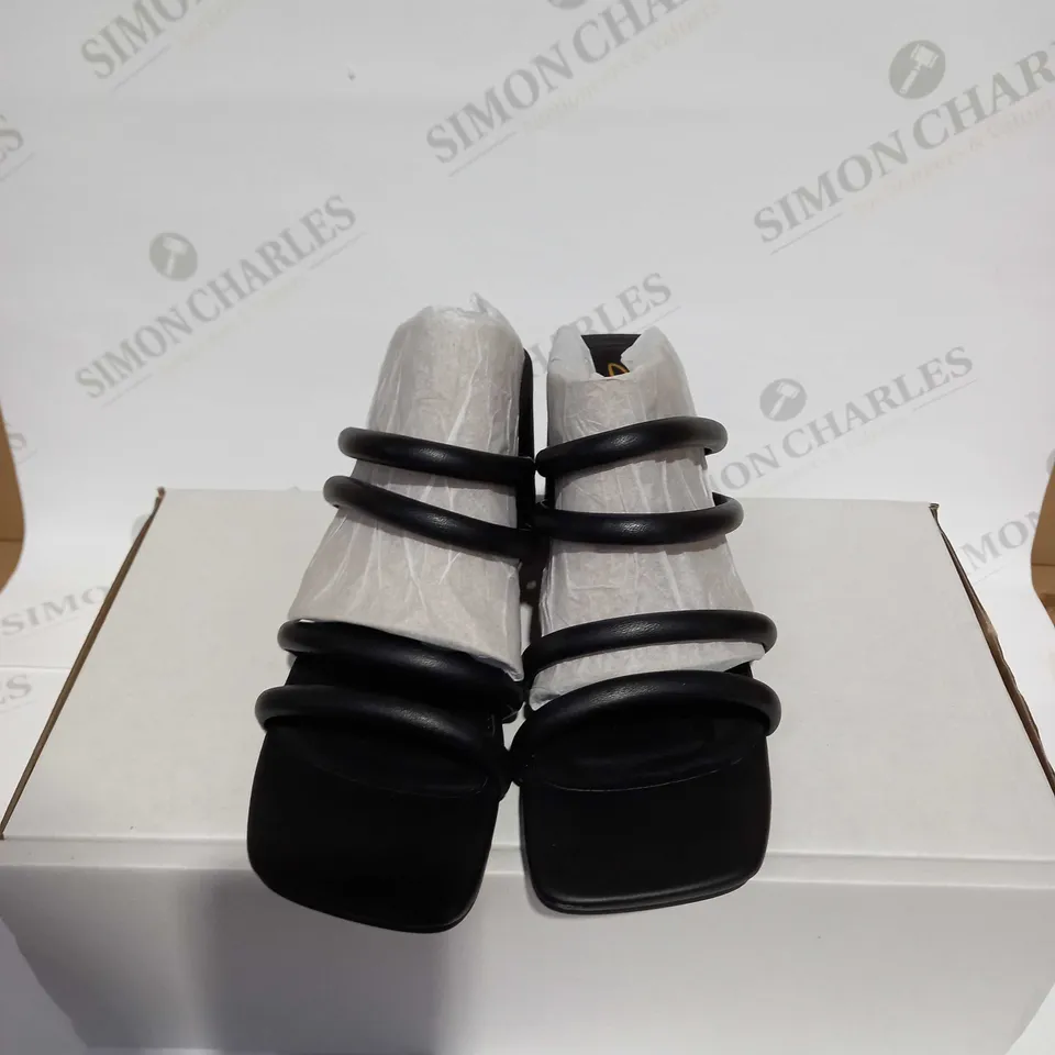 CLARKS SHEER BLACK SHOE - SIZE 4