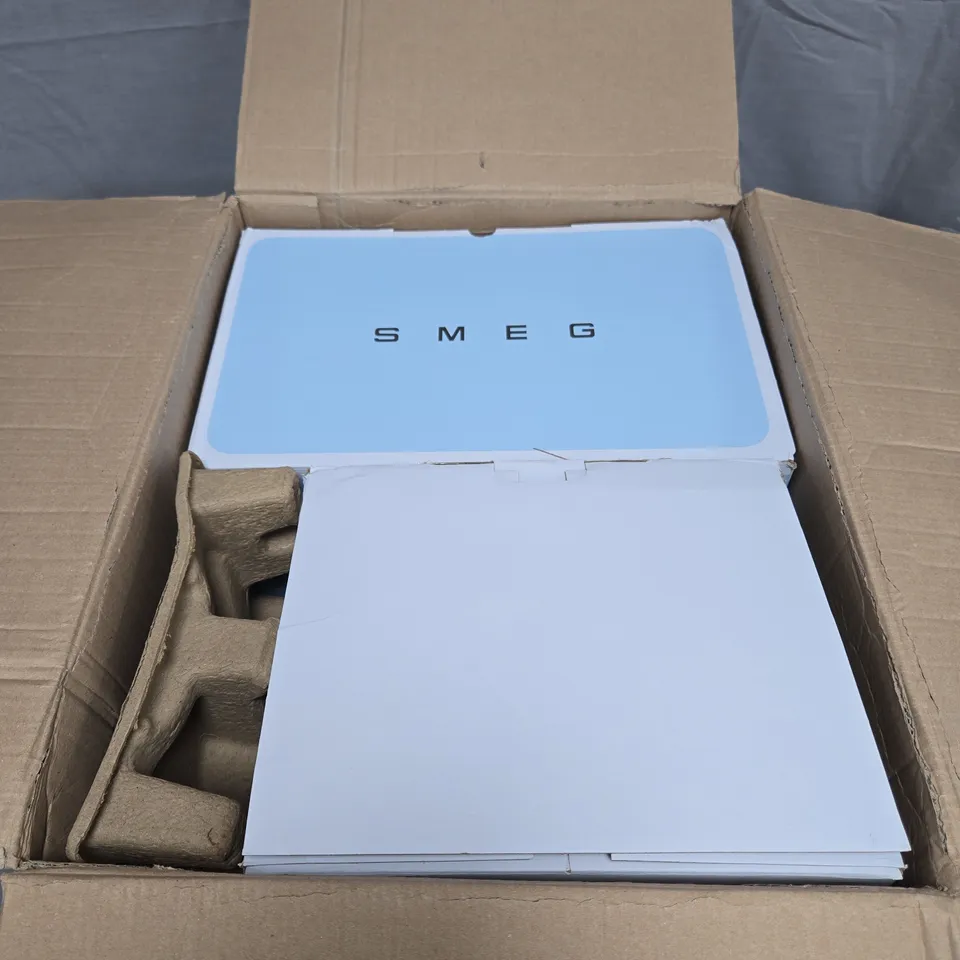 SMEG EEJB156 50S RETRO STYLE KETTLE AND 2-SLICE TOASTER